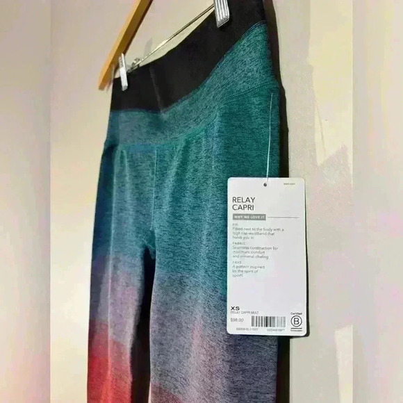 Athleta Relay Capri Multi Woman’s NWT - Picture 5 of 6